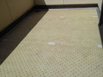 全体にシートを敷設