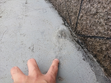 品川区中延で雨漏りの原因は防水層の劣化でした