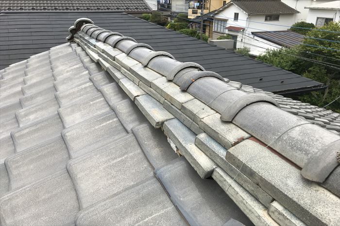 江戸川区南篠崎町で瓦屋根の点検調査、棟のズレが発生しており取り直し工事が必要です