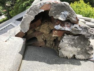 葺き土が顕になっています