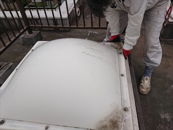 世田谷区若林で雨漏りしている明り取りドームの交換工事