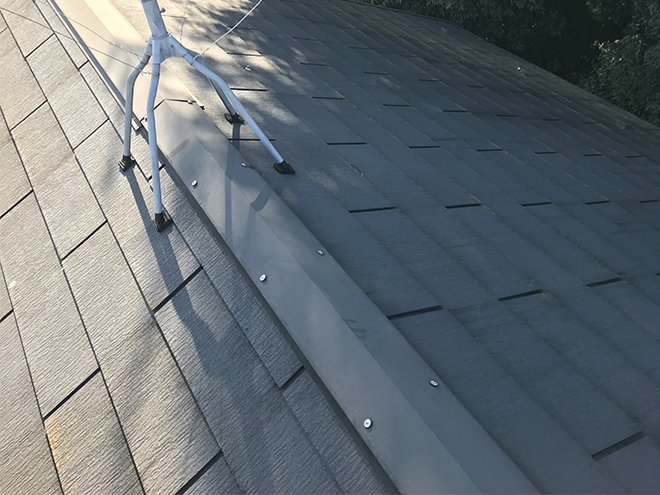 稲城市向陽台にて屋根の一部の浮きを指摘されたスレート屋根を調査