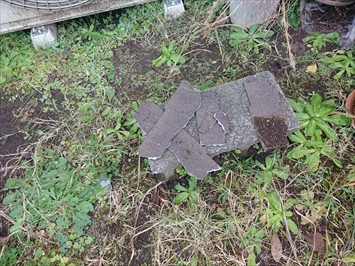 割れて落ちてきたスレート