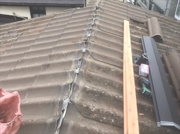下地を撤去して新しい貫板を