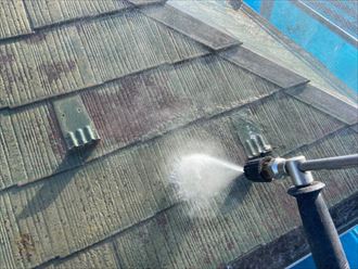 屋根塗装工事にて洗浄