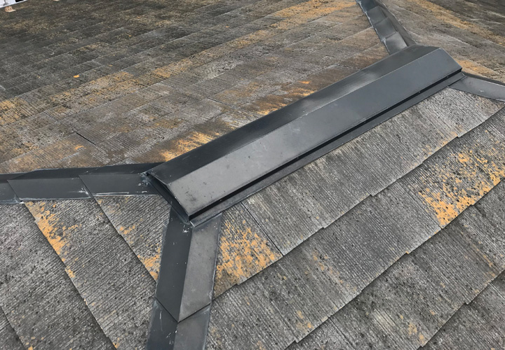 三鷹市中原にて塗装をご検討中のスレート屋根を調査、屋根材の傷みから葺き替え工事をご提案