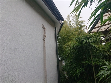 雨樋が破損しています