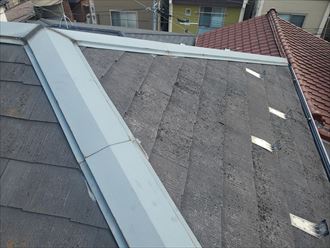 スレート屋根の棟板金の調査
