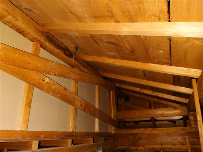 小屋裏の状態