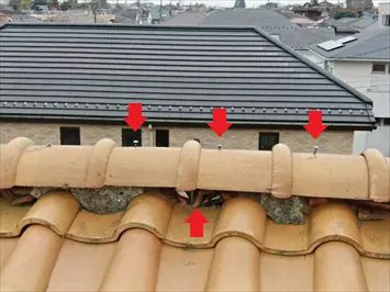 世田谷区成城で7寸丸が使用された棟瓦の漆喰調査