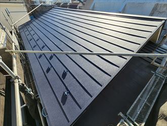 スーパーガルテクトを使用した屋根葺き替え工事が完了