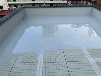 ウレタン防水通気緩衝工法にて1層目塗布