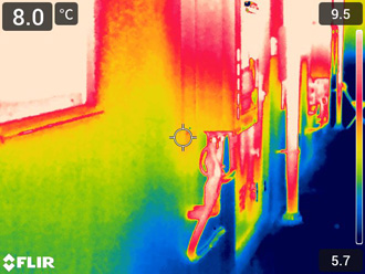 近くで撮影した赤外線カメラによる熱画像