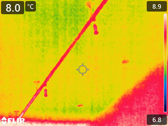 赤外線サーモグラフィで撮影した天井