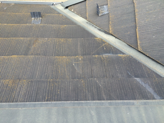 豊島区高松で調査を行ったスレート屋根は塗装が難しい状態、屋根塗装ではなくカバー工事や葺き替えを選択するべき状態についてご紹介します