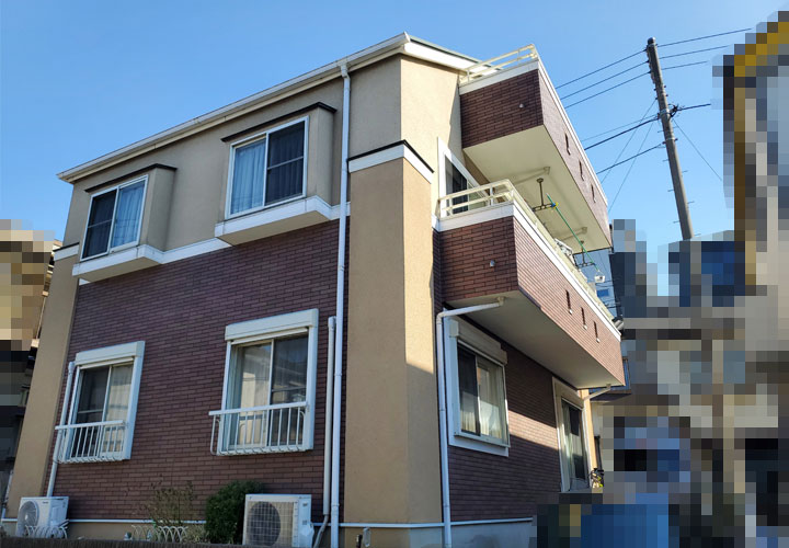 足立区入谷のお住まいでスレート屋根の点検を行いました。塗装が剥がれ、スレートも傷みだしていたため屋根塗装メンテナンスをご提案しました。