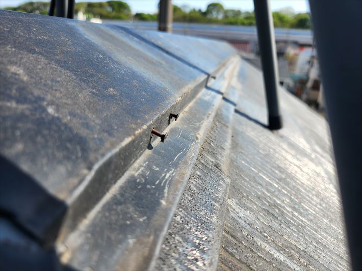 棟板金の釘浮き