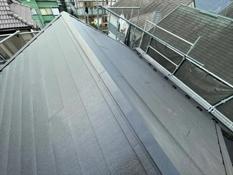 ガルバリウム鋼板へ屋根カバー工法