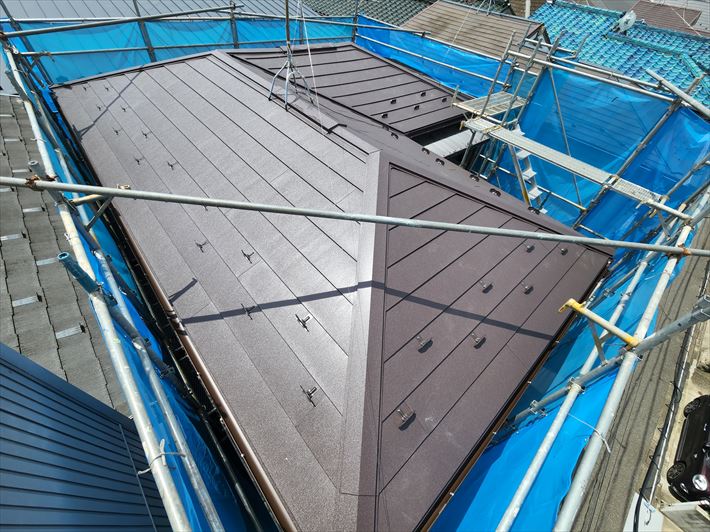 スーパーガルテクトを使用した屋根カバー工事