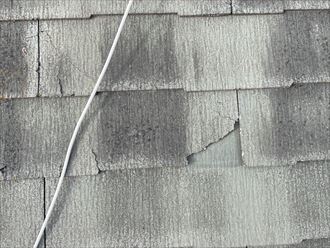 スレートの屋根材にひび割れ・欠けの発生