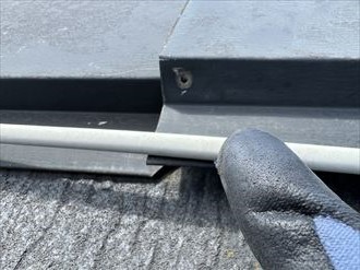 棟板金を留める釘の抜け