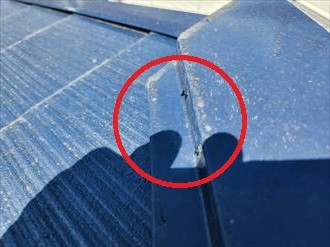 棟板金を固定する釘の浮き