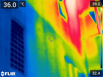 赤外線カメラを使うことで表面温度の差が可視化され、問題を発見することができます！