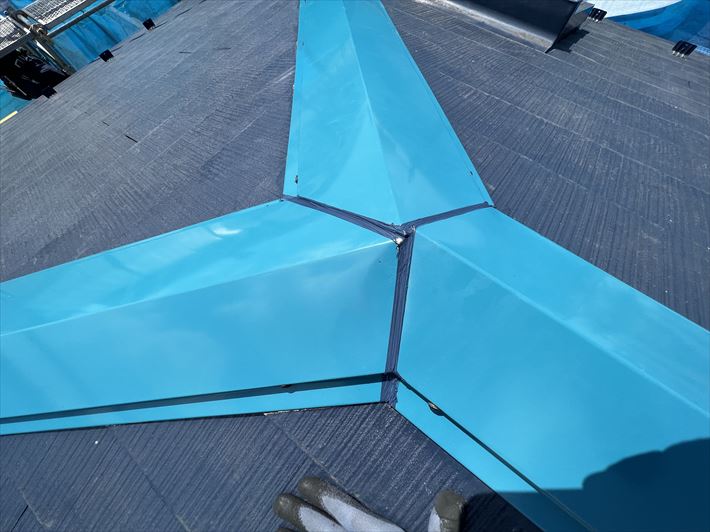 繋ぎ目のコーキング処理完了の様子