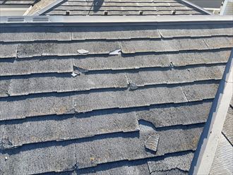 コロニアルneoの屋根材のひび割れ・欠けの様子