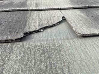 屋根材の欠け・ひび割れ