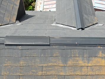 棟板金と谷板金