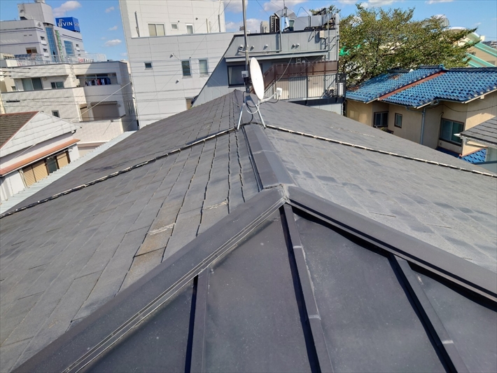 一部葺き替えた跡があります