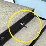 棟板金を固定する釘の浮き