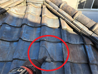 荒川区西尾久にて瓦屋根の無料点検を実施！瓦の割れや漆喰が劣化しているので屋根葺き替え工事をご提案！