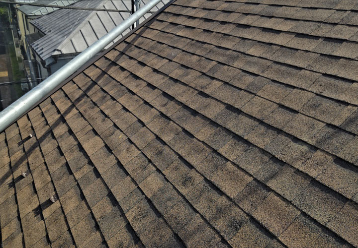 カバー工法が完了したアスファルトシングル屋根