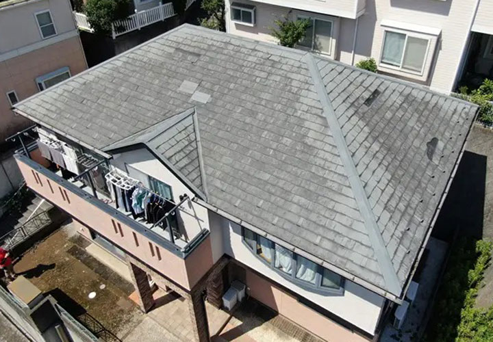 劣化が進行しているパミールが使用された屋根