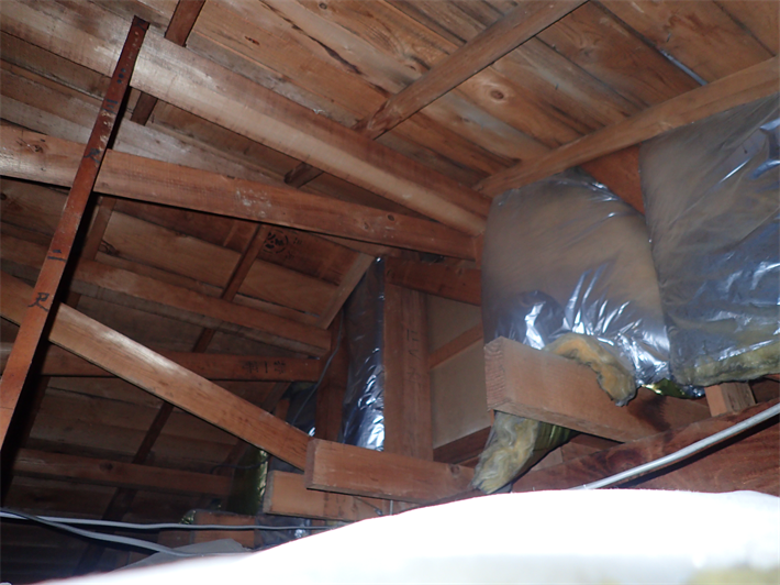 台東区橋場にて雨漏りが発生している瓦屋根の無料点検を実施！屋根葺き替え工事をご提案！