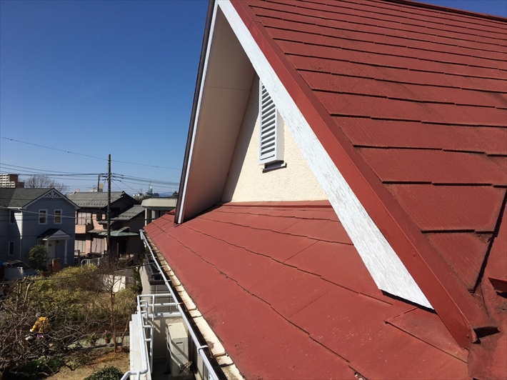多摩市聖ヶ丘にて屋根の劣化の調査、アスベスト含有のスレートが使用されている場合屋根のカバー工事で工事費用の節約ができます！