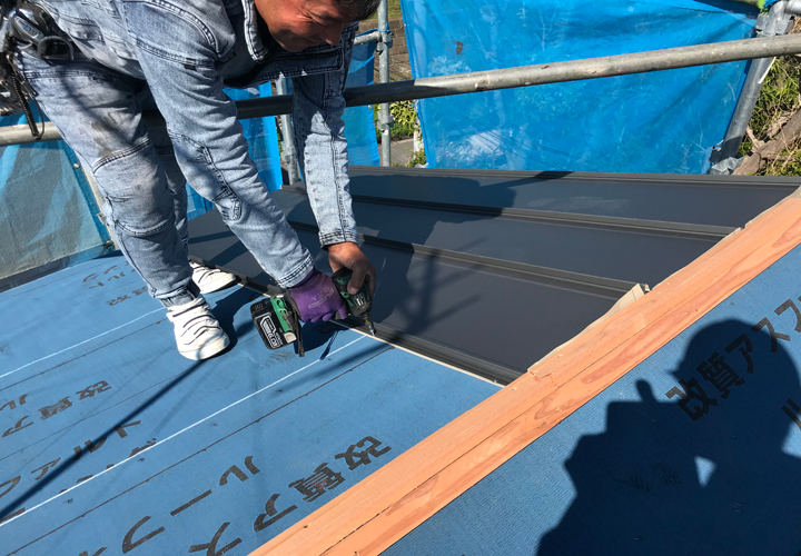 屋根カバー工法での防水紙のメンテナンス