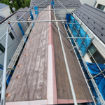 ガルバリウム鋼板製の屋根材を使用した屋根カバー工事　施工前