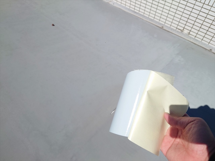 裏側は粘着