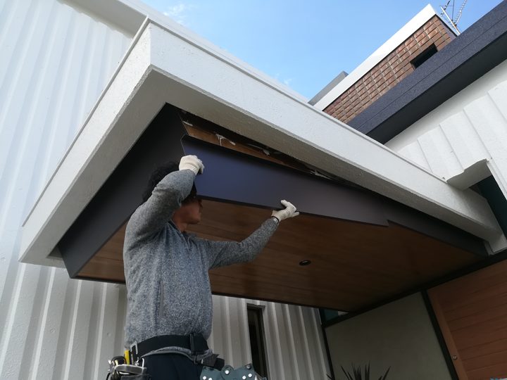 ガルバリウム鋼板で破風板工事