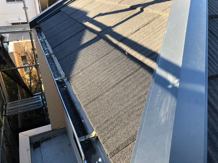 ジンカリウム屋根への施工はお任せください