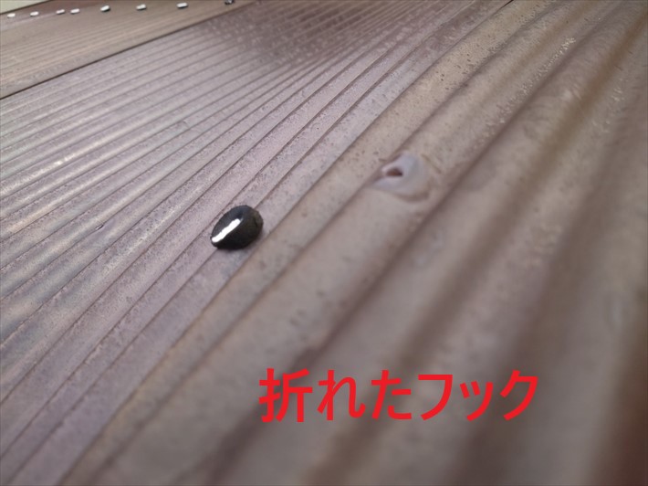 プラスチックフックが折れています