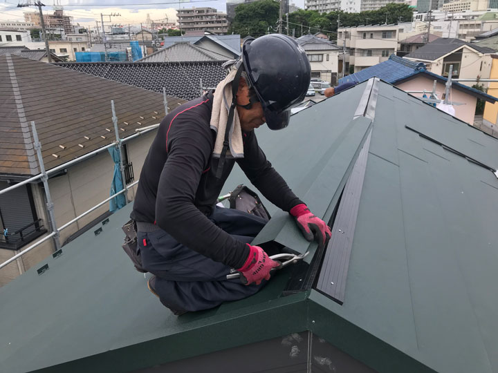 屋根の重量は増加するカバー工法