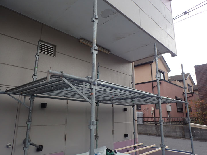 軒天工事には足場を必要とします