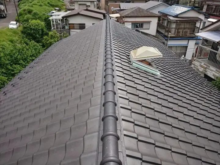 切妻屋根の瓦屋根