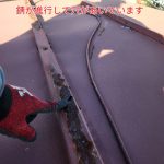 瓦棒屋根の錆が進行して穴あき