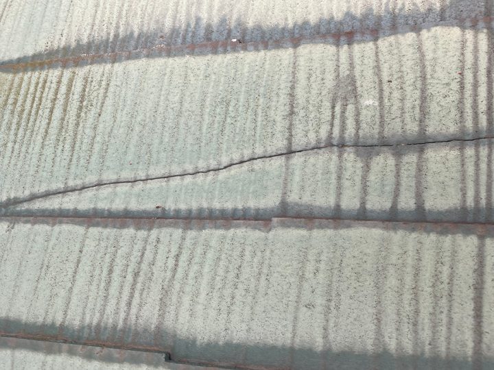 コロニアルのひび割れ