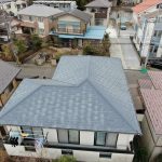 ガルバリウム鋼板製の屋根材を使用した屋根カバー工事　施工前